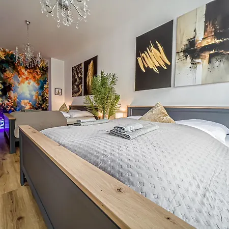 Grosse 3 Schlafzimmer Unterkunft Mit Kueche, Bad, Waschmaschine & Balkon Am Zoo Leipzig Exterior foto