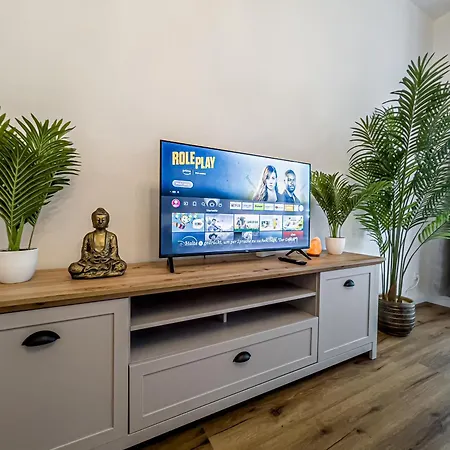 Grosse 3 Schlafzimmer Unterkunft Mit Kueche, Bad, Waschmaschine & Balkon Am Zoo Leipzig Exterior foto