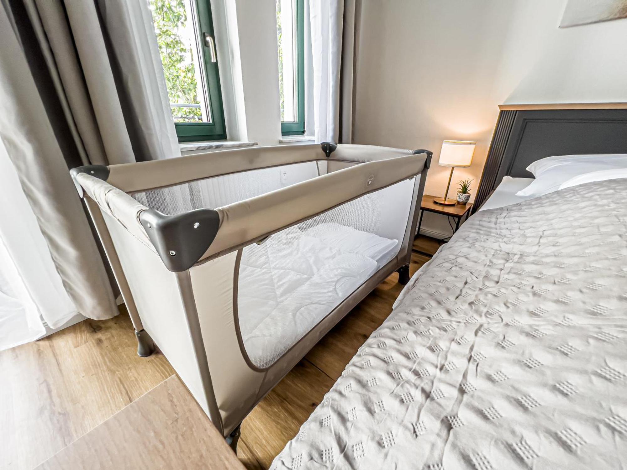Grosse 3 Schlafzimmer Mit Kueche, Bad, Waschmaschine & Balkon Am Zoo