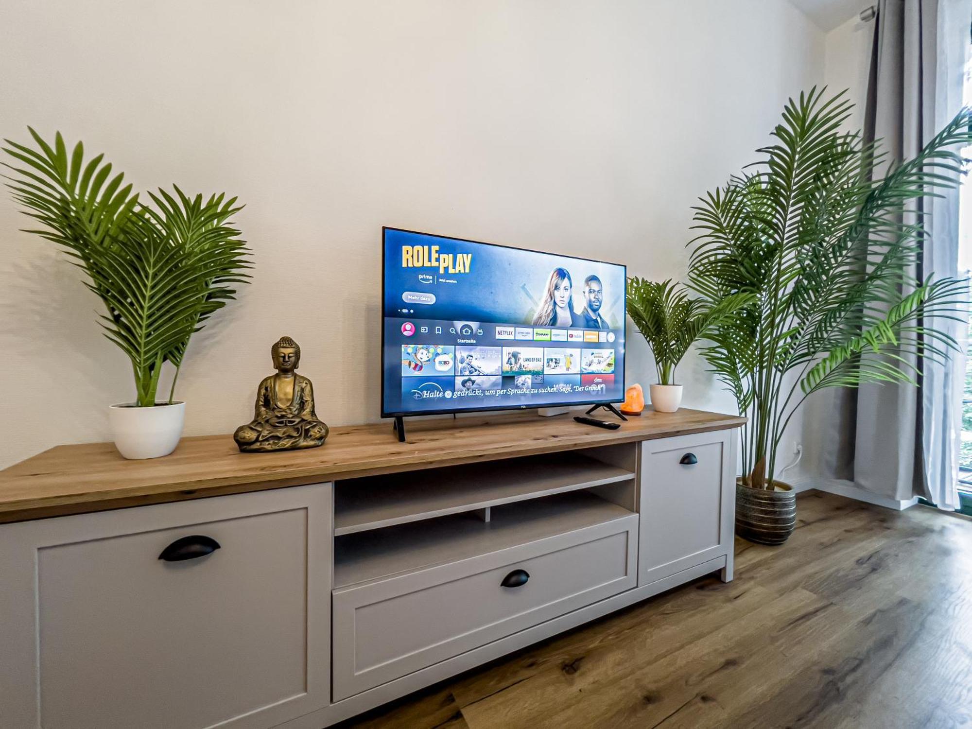 Apartment Grosse 3 Schlafzimmer Mit Kueche, Bad, Waschmaschine & Balkon Am Zoo *
