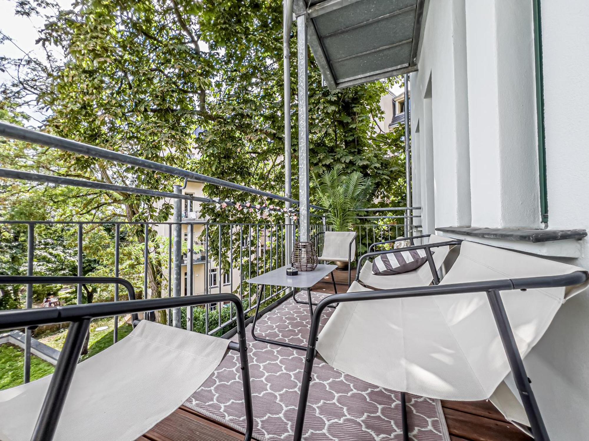 Grosse 3 Schlafzimmer Mit Kueche, Bad, Waschmaschine & Balkon Am Zoo Apartment *
