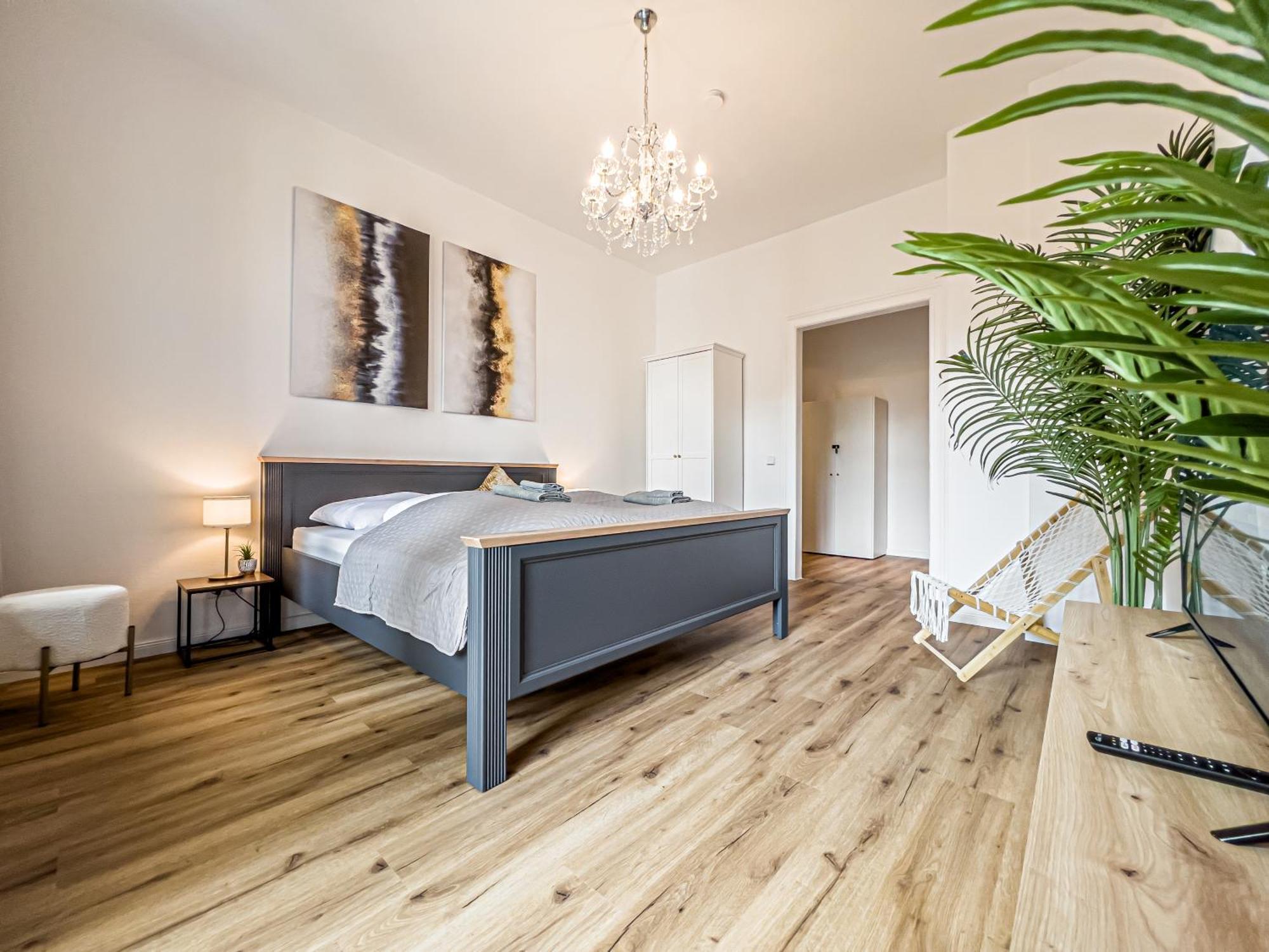 Apartment Grosse 3 Schlafzimmer Mit Kueche, Bad, Waschmaschine & Balkon Am Zoo Leipzig