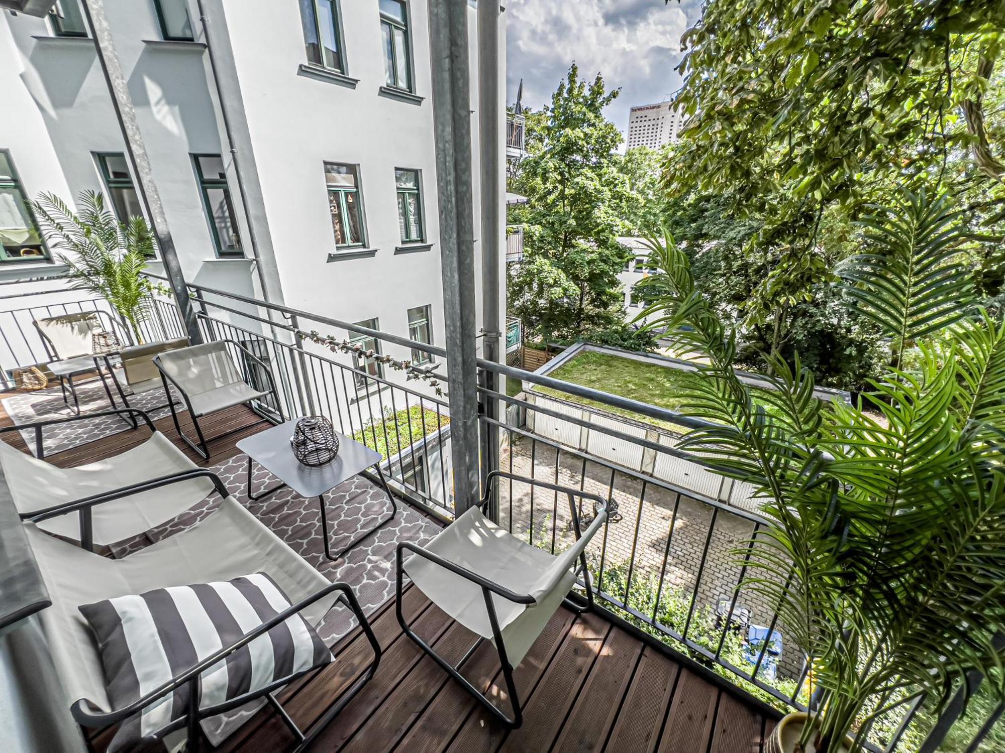 Grosse 3 Schlafzimmer Mit Kueche, Bad, Waschmaschine & Balkon Am Zoo Leipzig