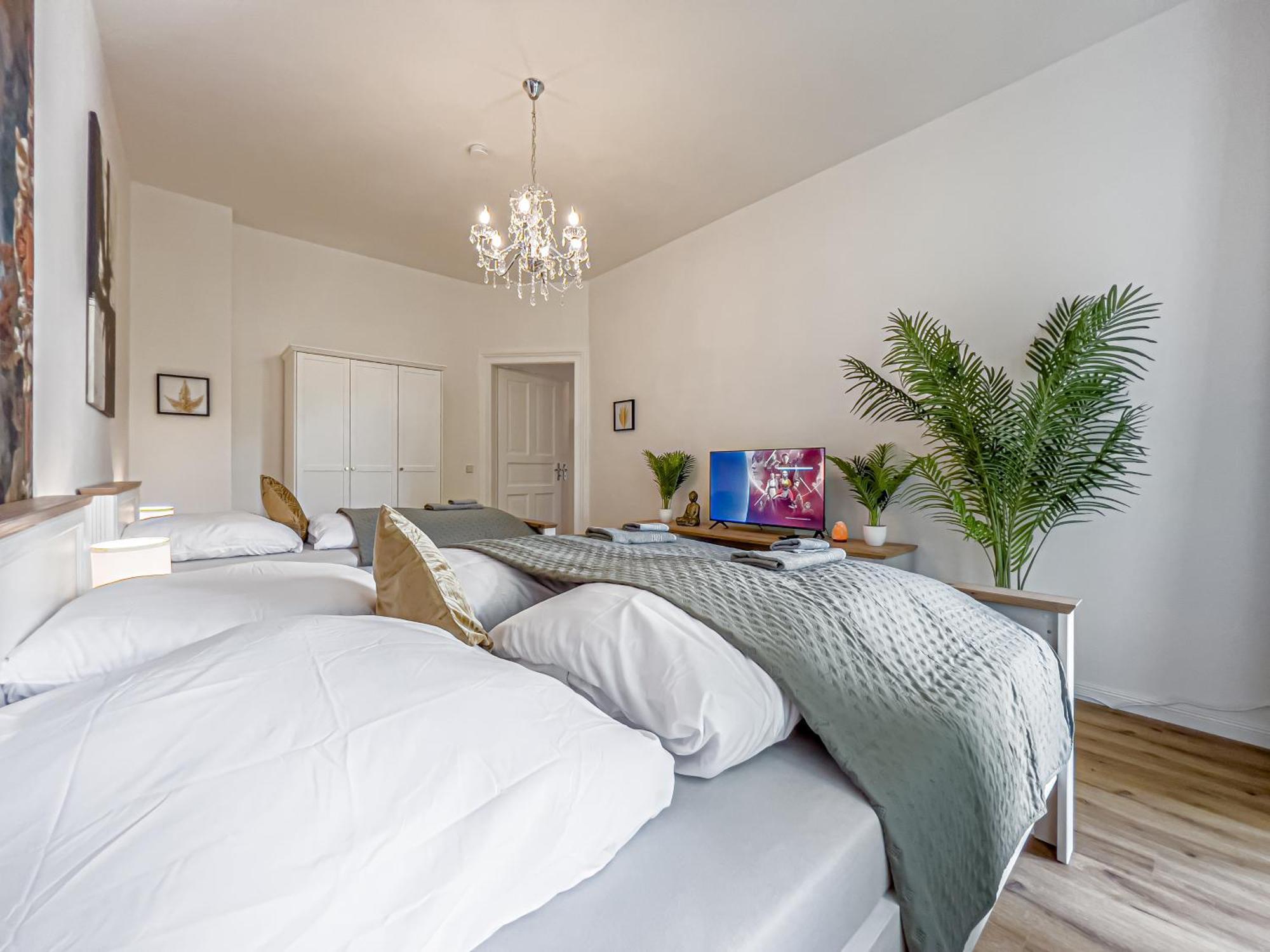 Grosse 3 Schlafzimmer Mit Kueche, Bad, Waschmaschine & Balkon Am Zoo Apartment *