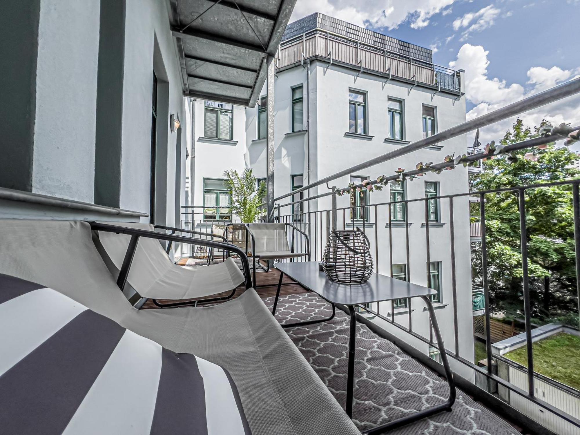 Grosse 3 Schlafzimmer Mit Kueche, Bad, Waschmaschine & Balkon Am Zoo Apartment Leipzig