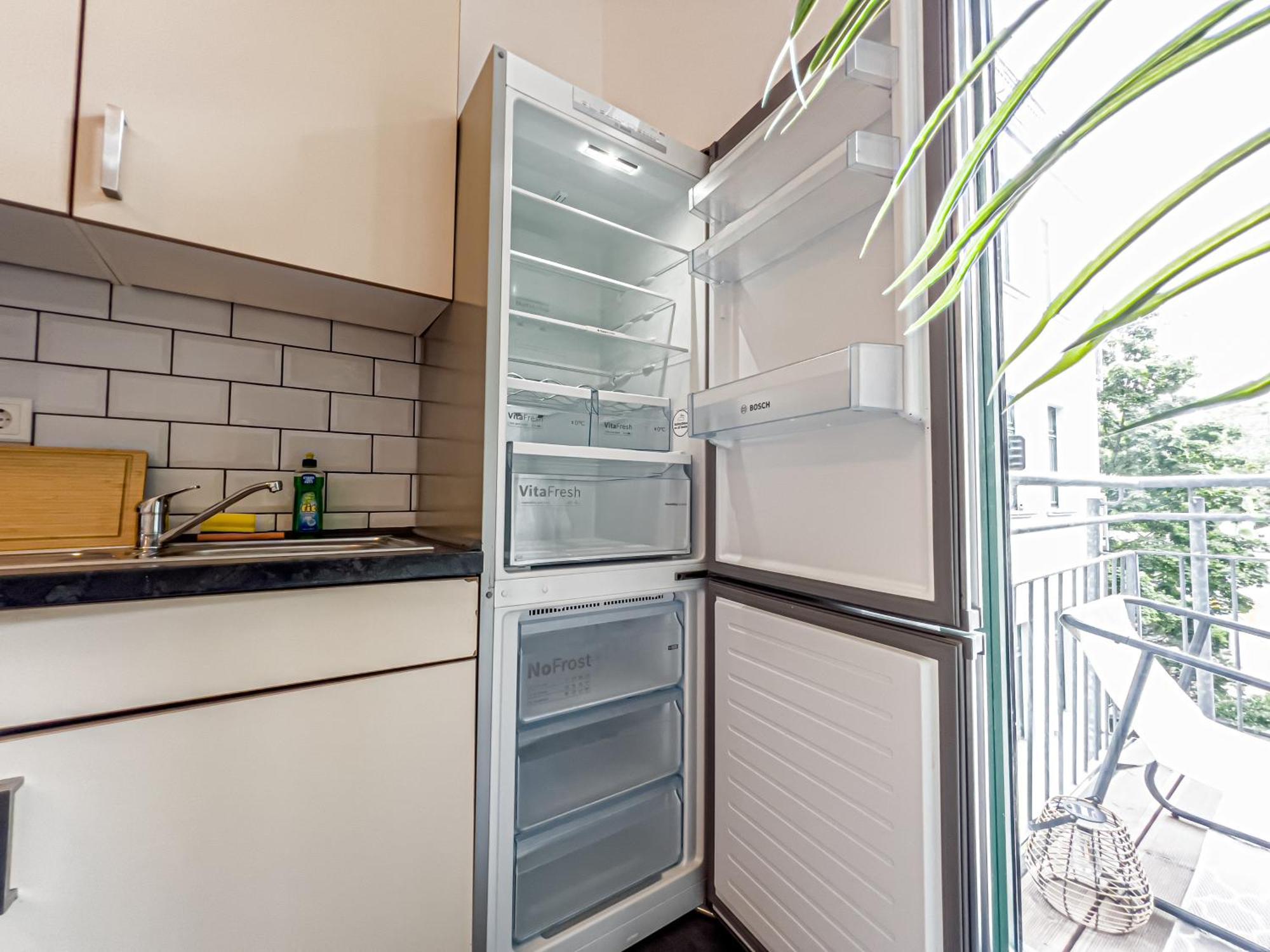 Grosse 3 Schlafzimmer Mit Kueche, Bad, Waschmaschine & Balkon Am Zoo Leipzig